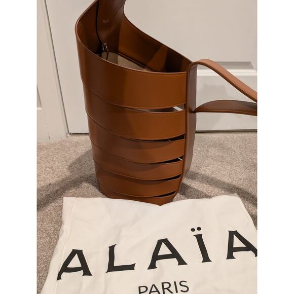 100% BRAND NEW - ALAIA Babel Brown Medium HandBag Bag $2980R! - Picture 6 of 14